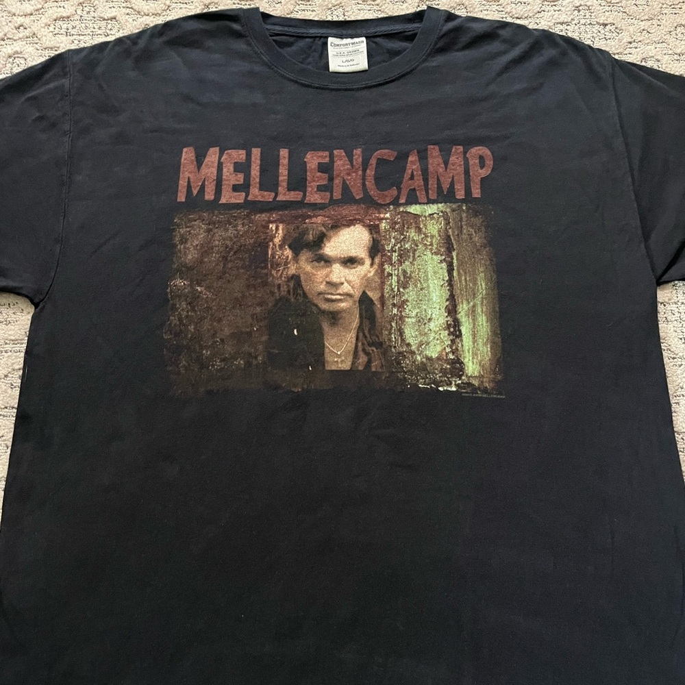 🎸 '13 John Mellencamp Artist Headshot Throwback Country Style Clean Black Tee